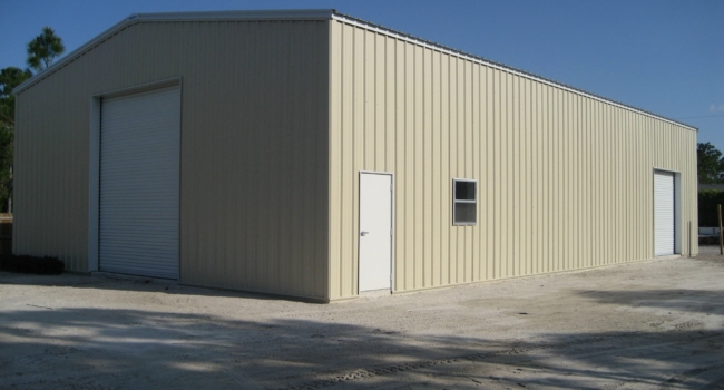 metal riding arena with canopy and purlin extensions